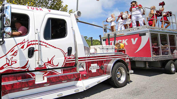 Razorbacks mascot Tusk V and cheerleaders arrive for football game